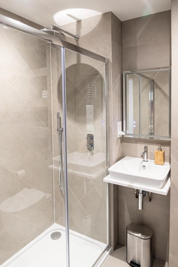 Amazing New Spacious In Se1 Apartment