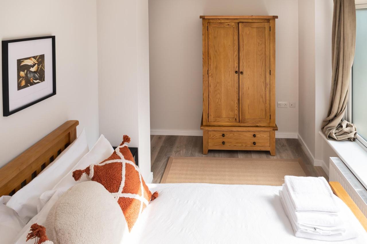 Amazing New Spacious In Se1 Apartment *