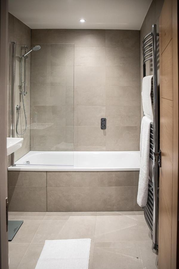 Amazing New Spacious In Se1 Apartment London