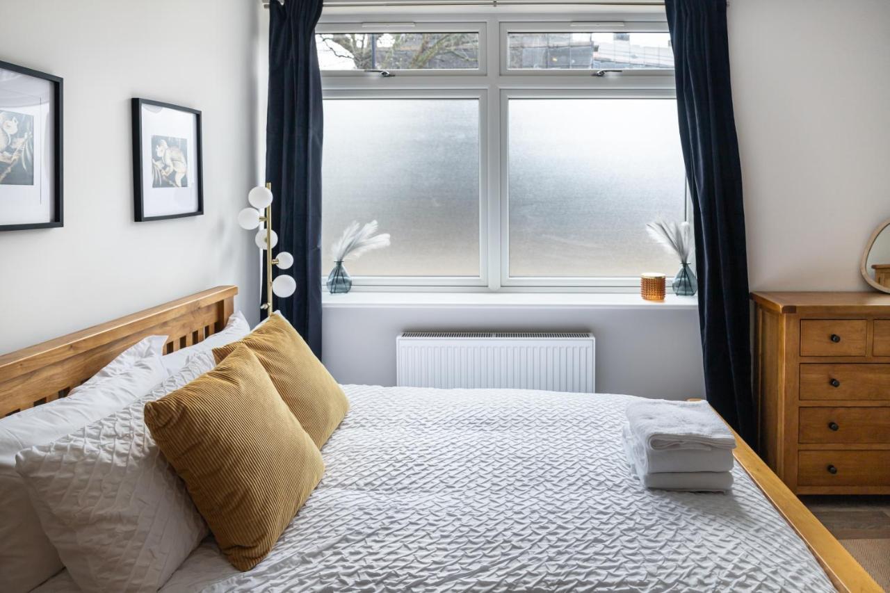Amazing New Spacious In Se1 Apartment *